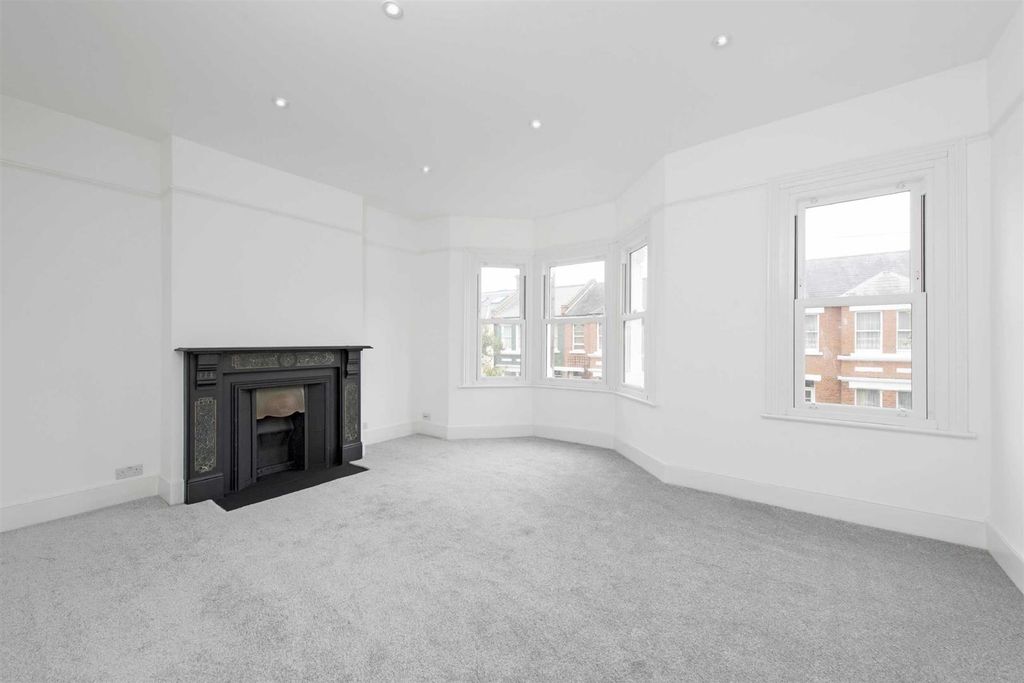 Property photo 3 of 7
