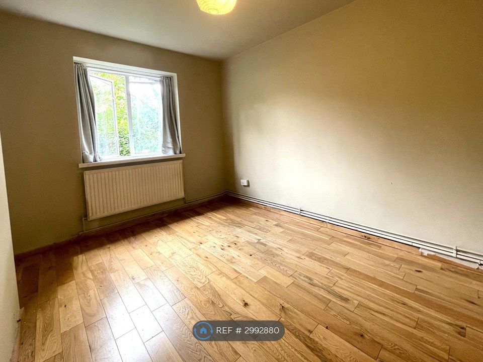 Property photo 2 of 8 Bedroom