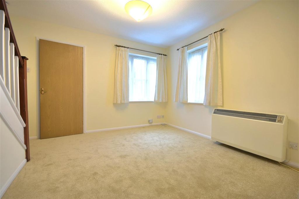 Property photo 2 of 10 Lounge