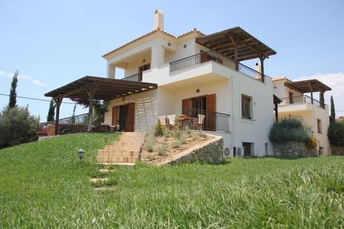 Property photo 3 of 11