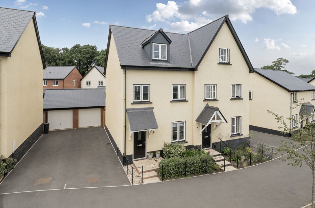 Property photo 1 of 13 1317526-1-6863E18...