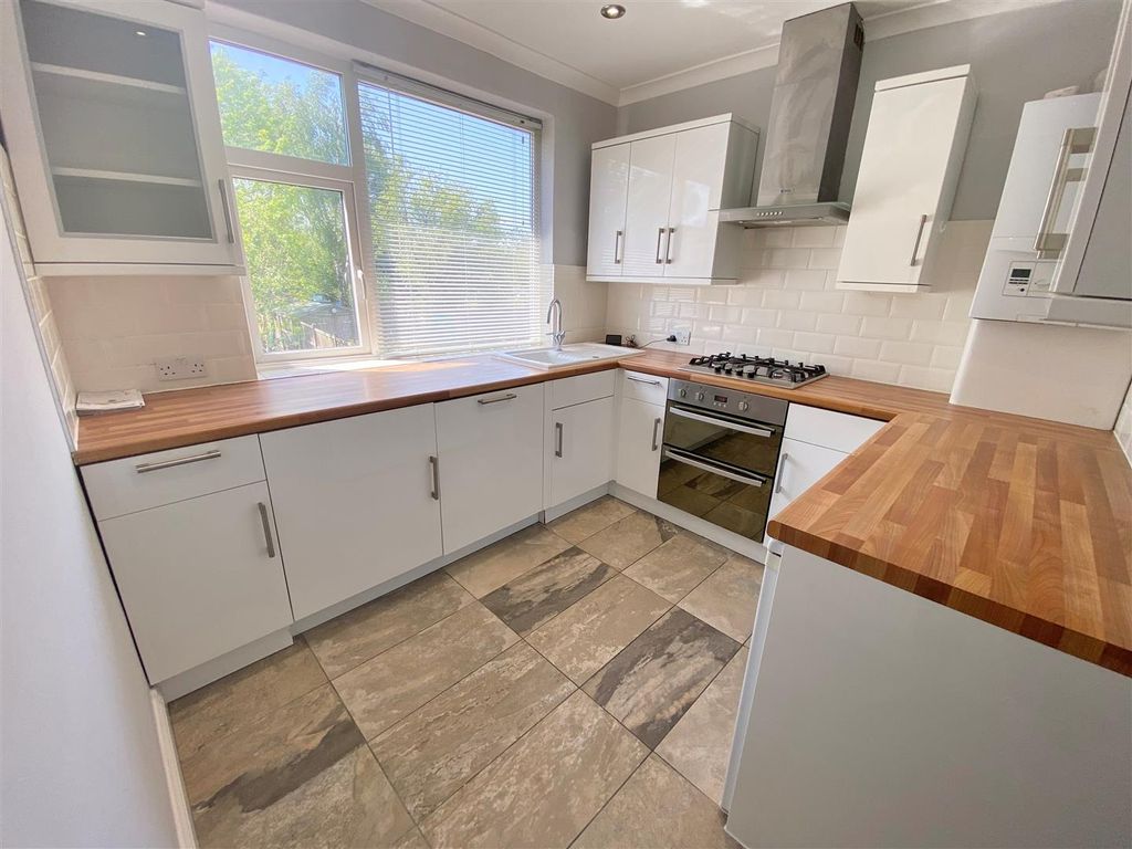 Property photo 2 of 10 Kitchen.Jpg