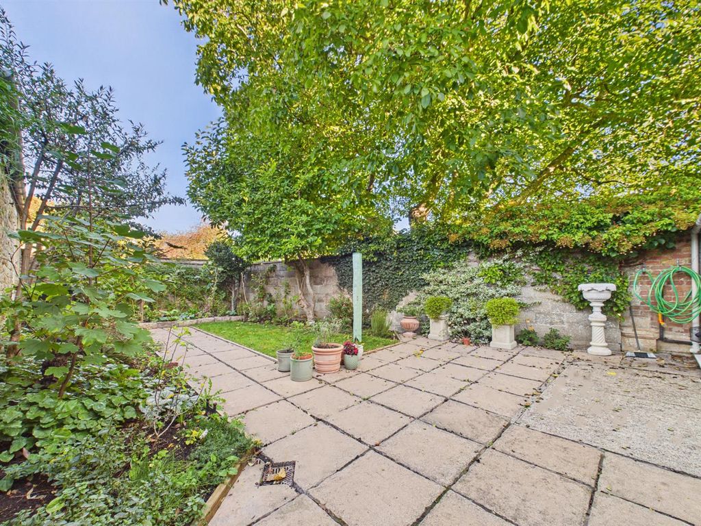 Property photo 2 of 19 Garden