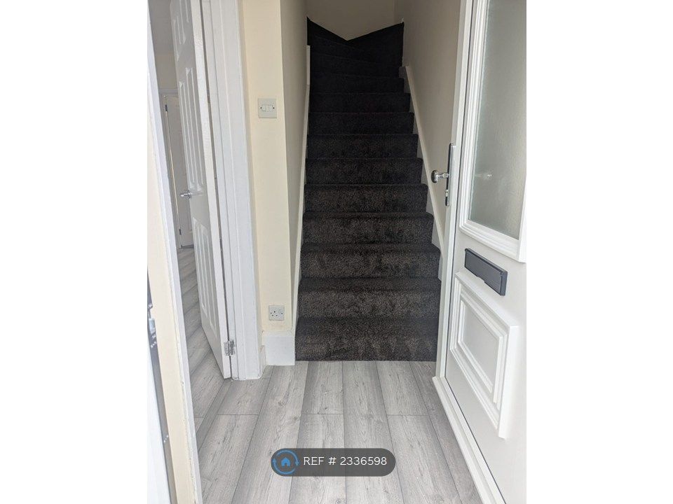 Property photo 2 of 11 Landing