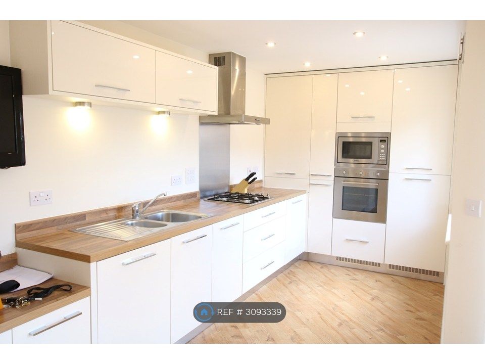 Property photo 2 of 12 Kitchen