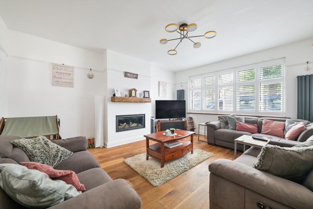 Property photo 2 of 18 Tudor Avenue, 36- (4).Jpg