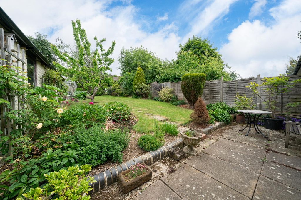 Property photo 2 of 11 5-Fouracres-Walk-