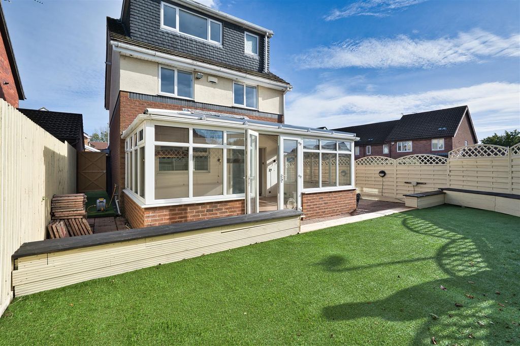 Property photo 2 of 33 Rear Garden
