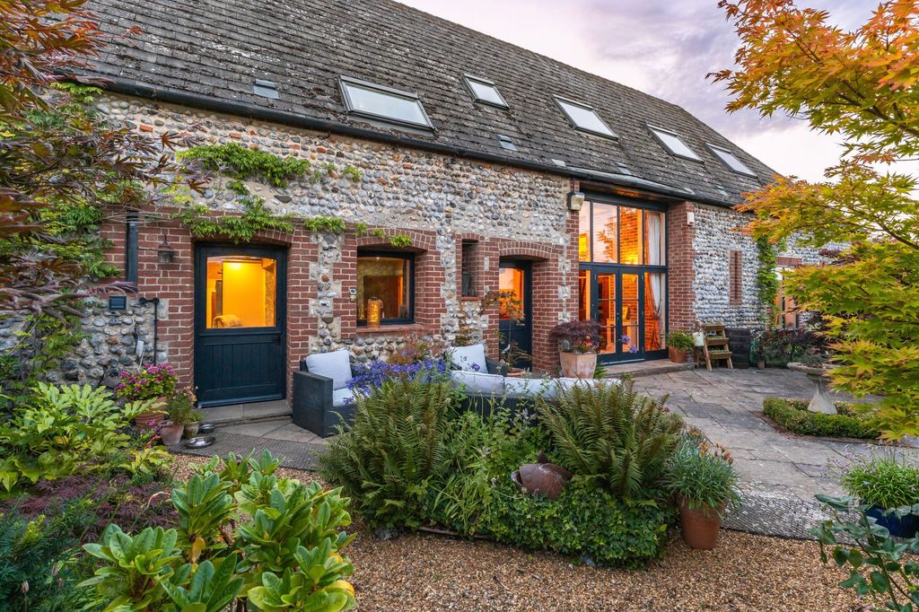 Property photo 1 of 32