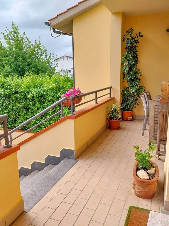 Property photo 2 of 27