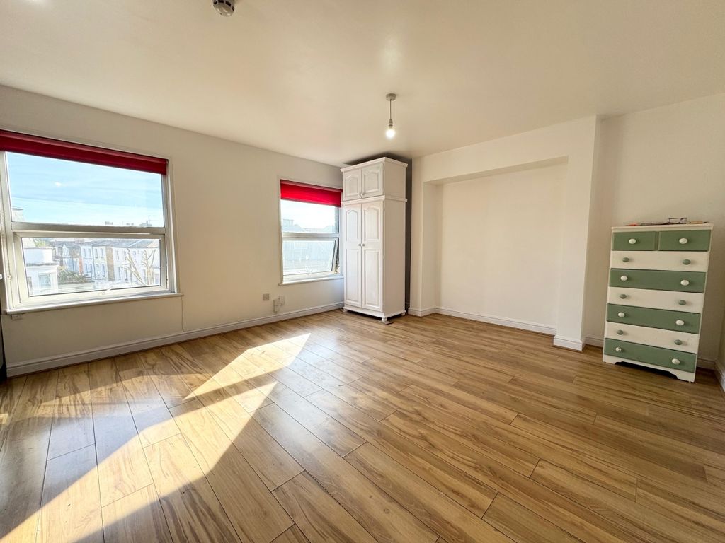 Property photo 3 of 5