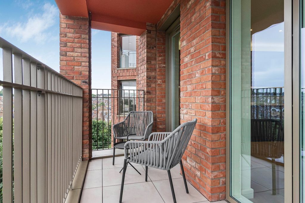 Property photo 2 of 20