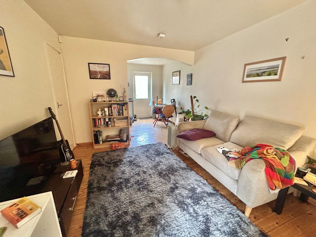 Property photo 3 of 10 Image