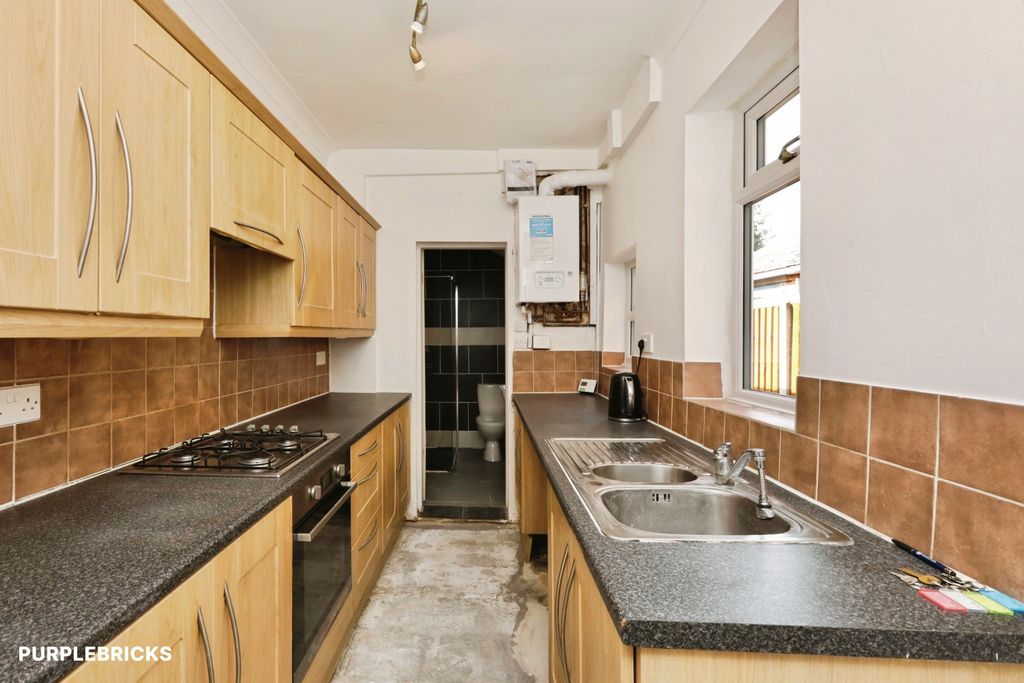 Property photo 2 of 24 Kitchen