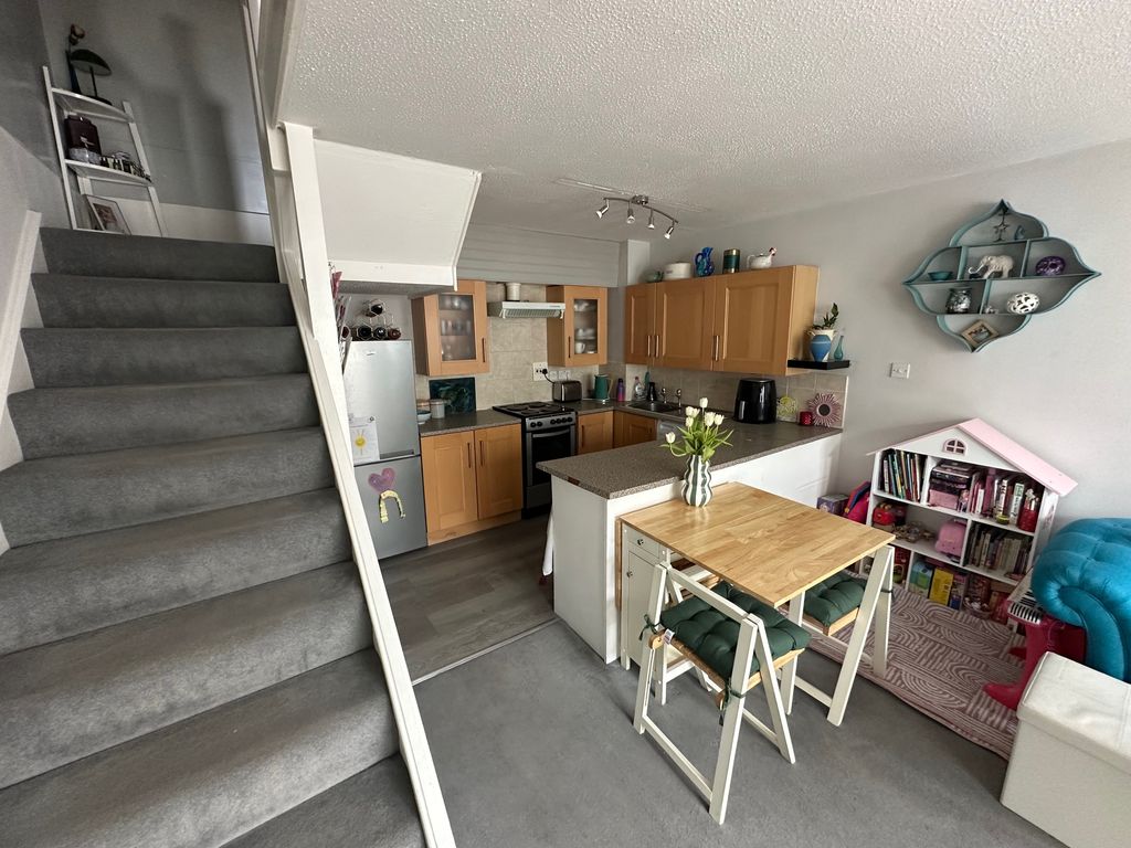 Property photo 3 of 7