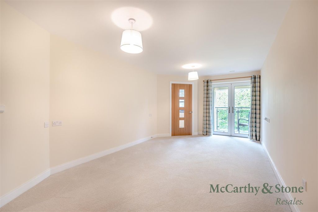 Property photo 3 of 20 8704170-Interior11.Jpg