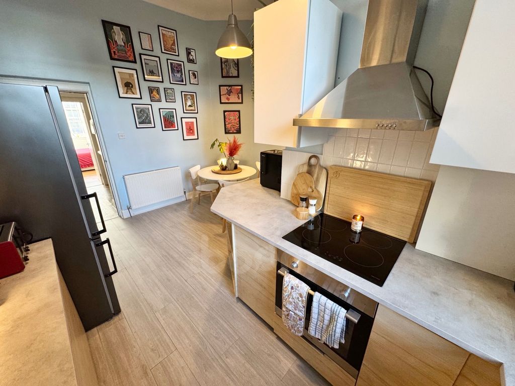 Property photo 3 of 19 George Street, Paisley Kitchen Picture