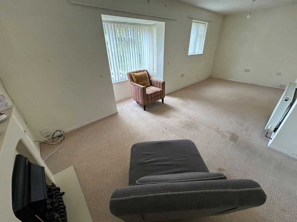 Property photo 2 of 17 Lounge/Dining Room