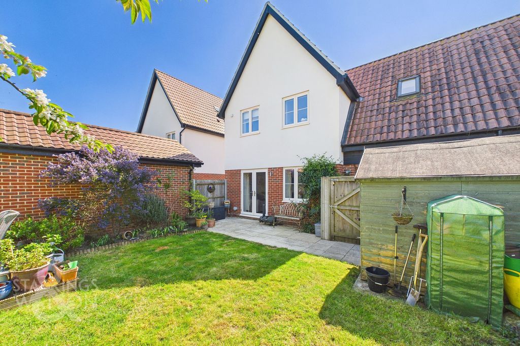 Property photo 2 of 23