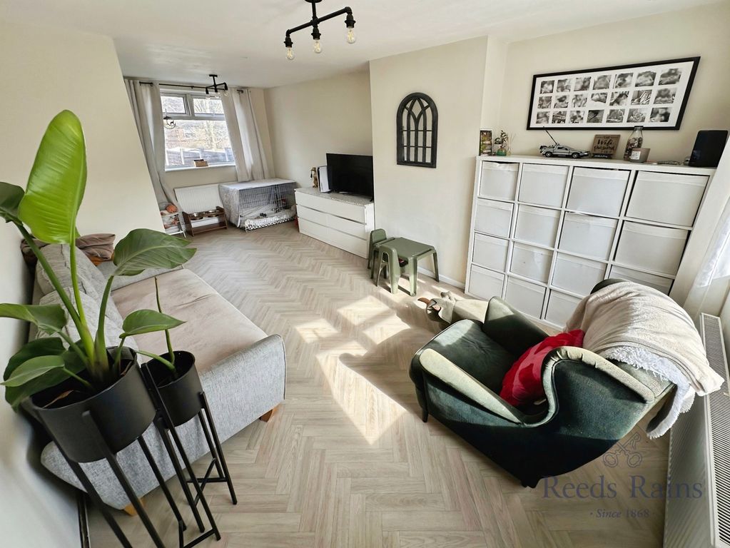 Property photo 2 of 14 Lounge