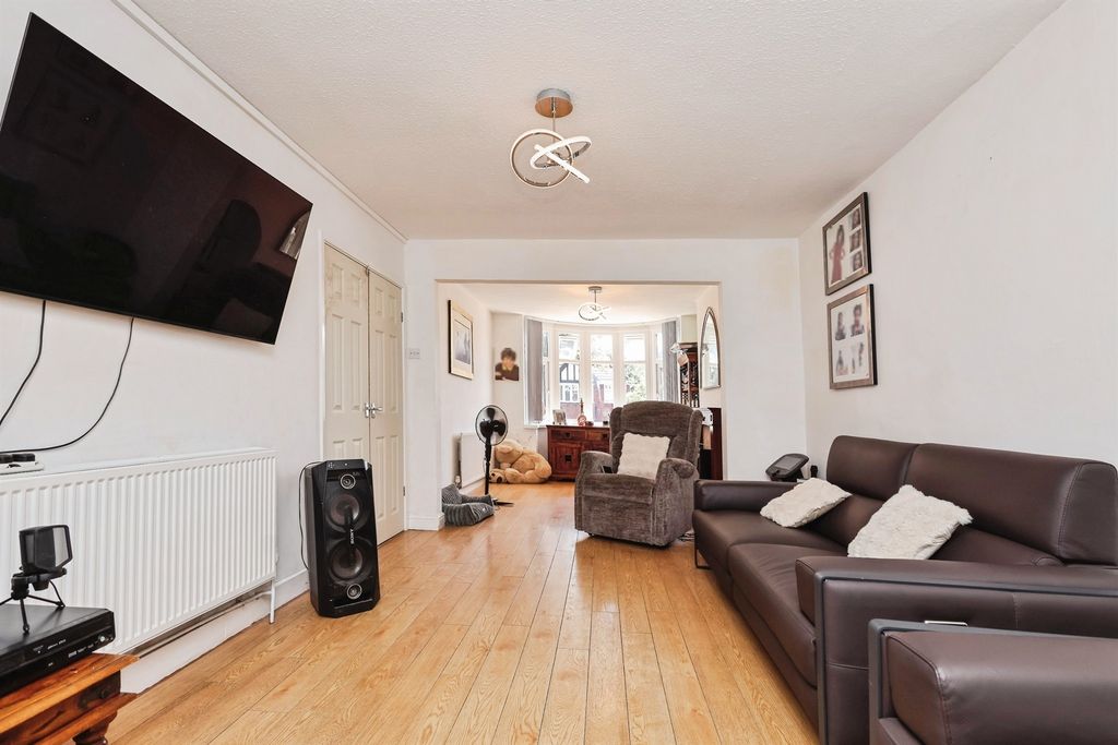 Property photo 2 of 19