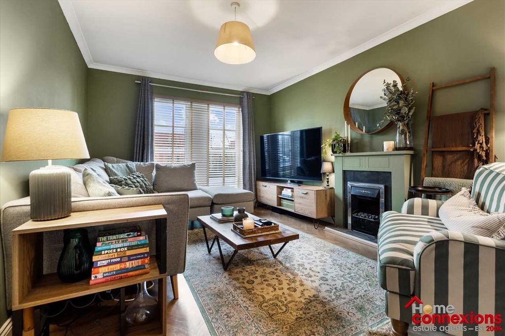 Property photo 2 of 18 Lounge (1)