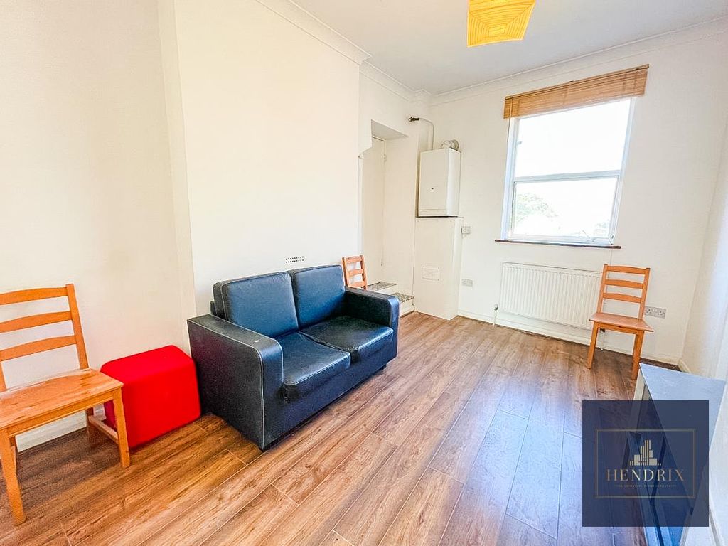 Property photo 2 of 5 d843A2c7-d89c-4776-85Df-4A9Affa35c36.Jpg