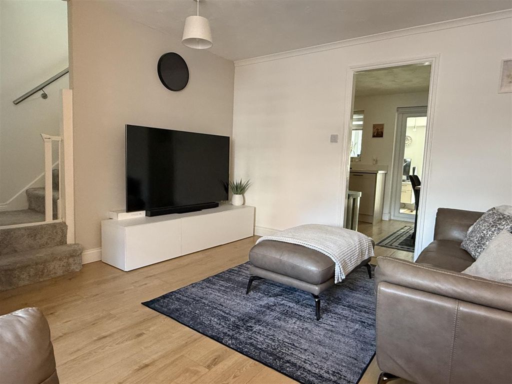 Property photo 2 of 20 Lounge