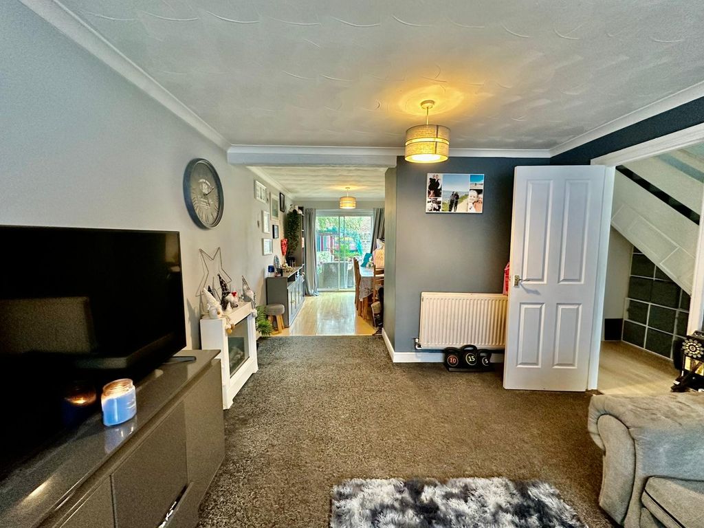 Property photo 3 of 15 Living Room (2)