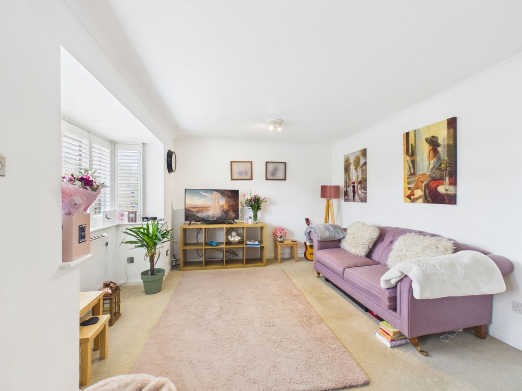 Property photo 3 of 10 Living Room (2)