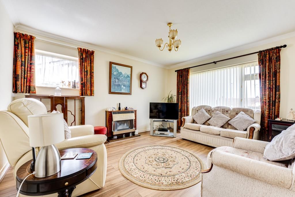 Property photo 3 of 19 3 St Bartholomews Close, Kettering-8.Jpg