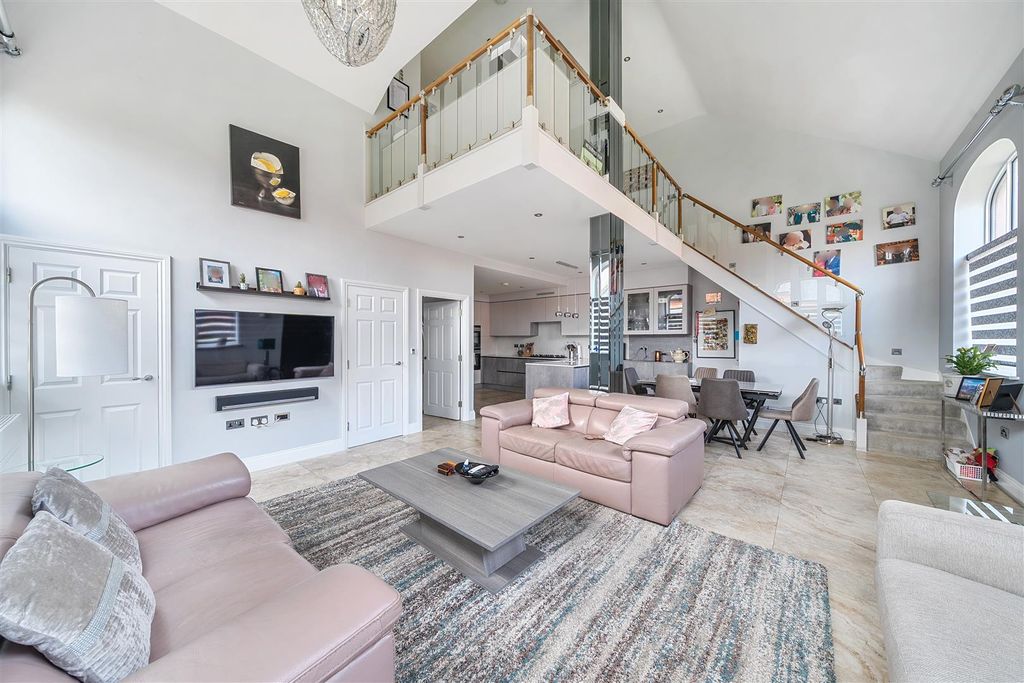 Property photo 2 of 23 Living Room/Open Plan Kitchen/Diner: