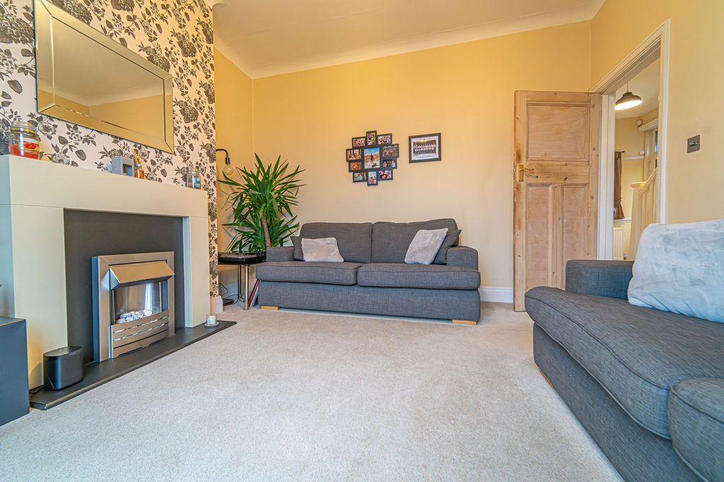 Property photo 2 of 36