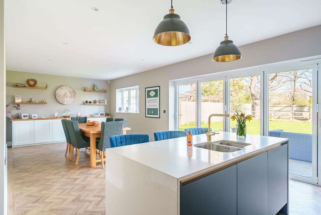 Property photo 2 of 28