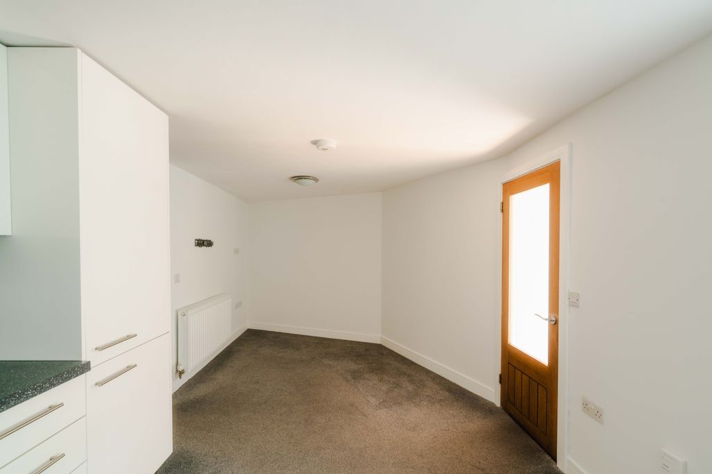 Property photo 3 of 11 1