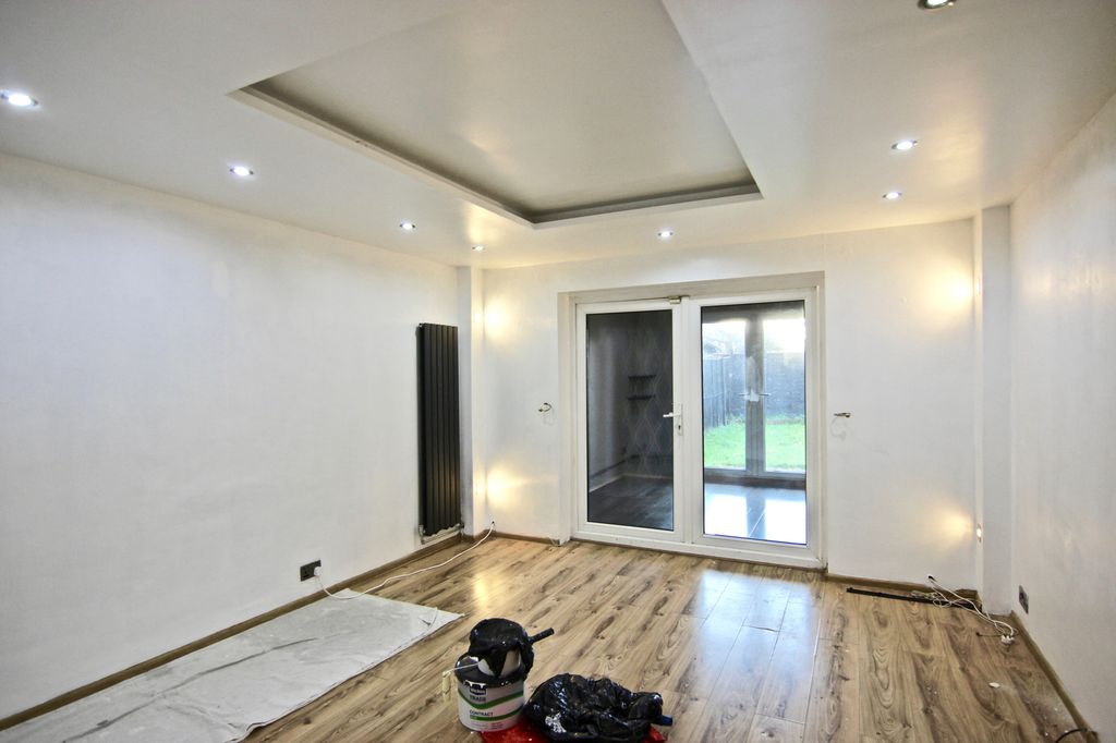 Property photo 2 of 28