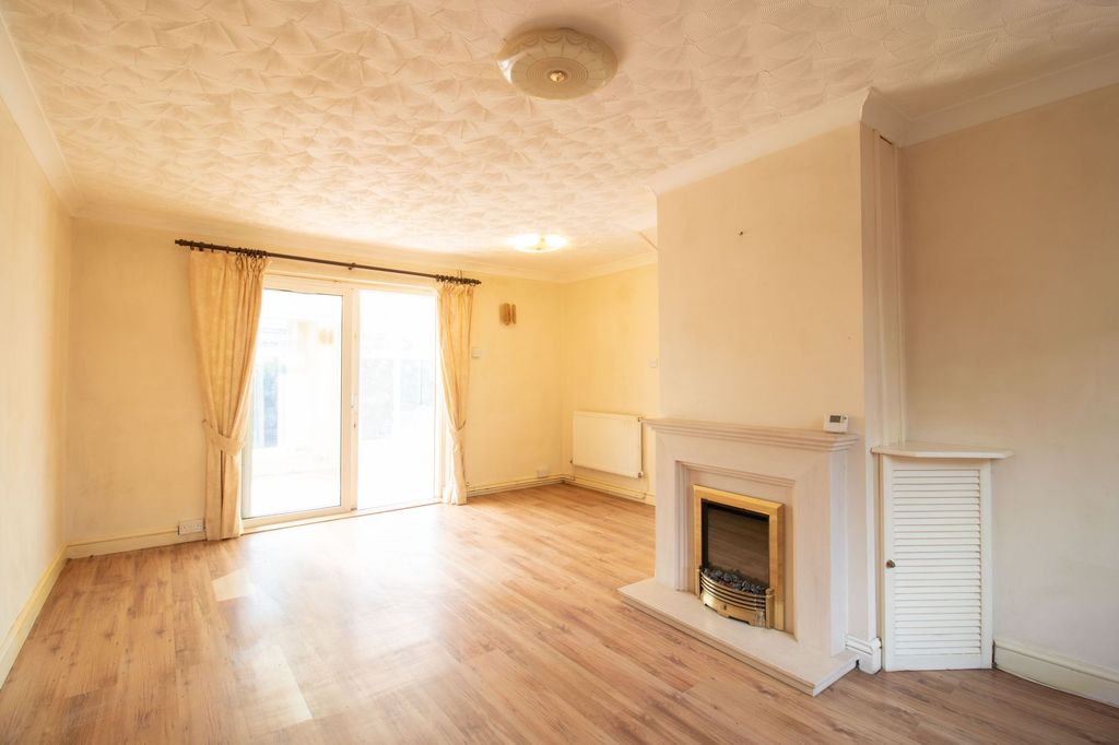 Property photo 2 of 26