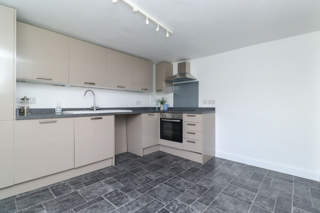 Property photo 3 of 7 Picture 3