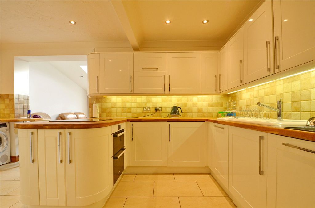 Property photo 3 of 7 Picture No. 06