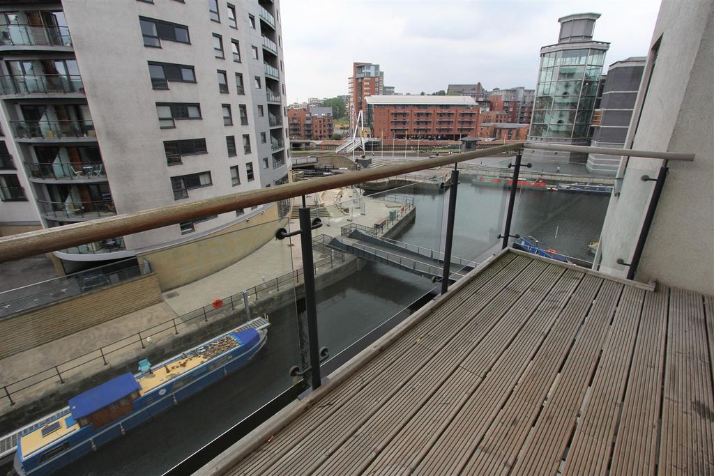 Property photo 3 of 10 Balcony.Jpg