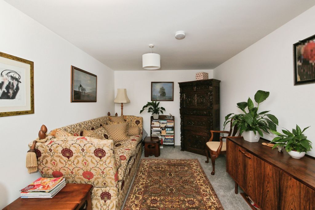 Property photo 2 of 20