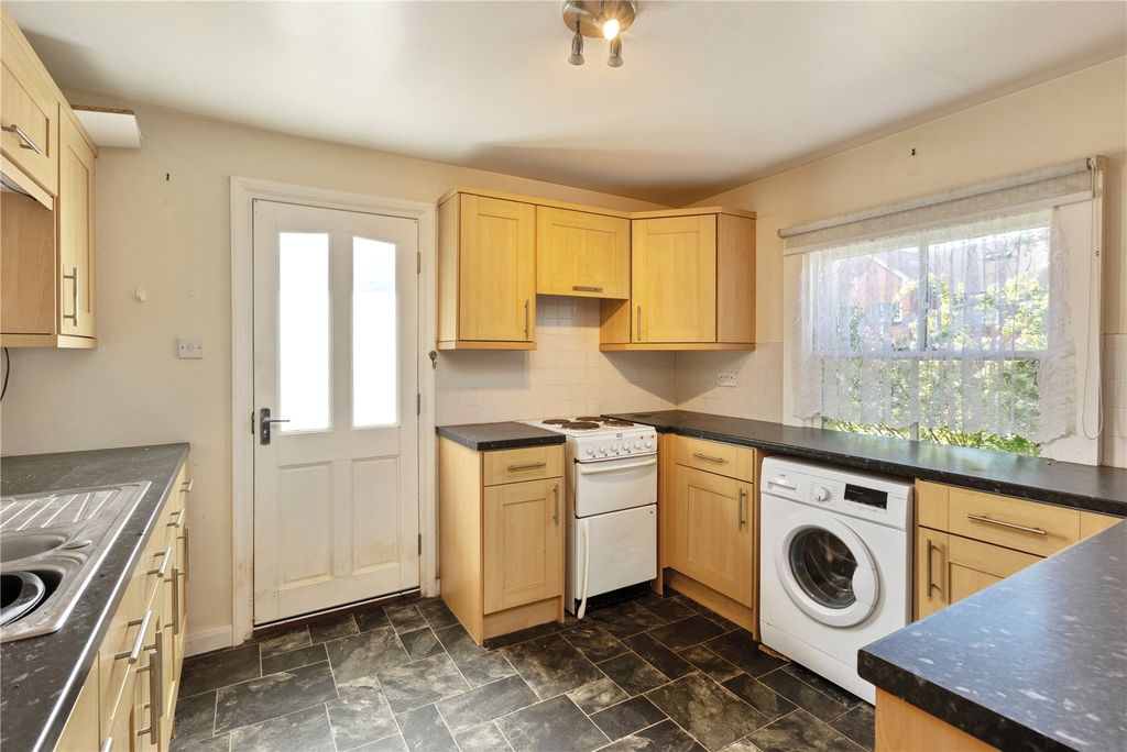 Property photo 2 of 10 Kitchen