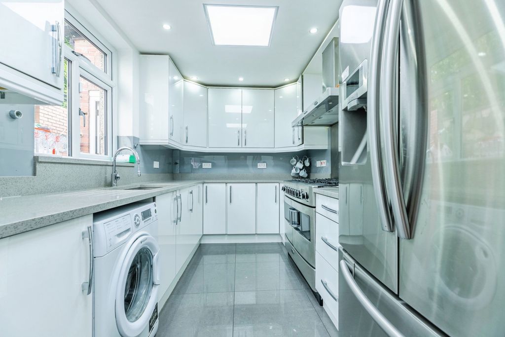 Property photo 2 of 32 Pbox-Img.Jpg