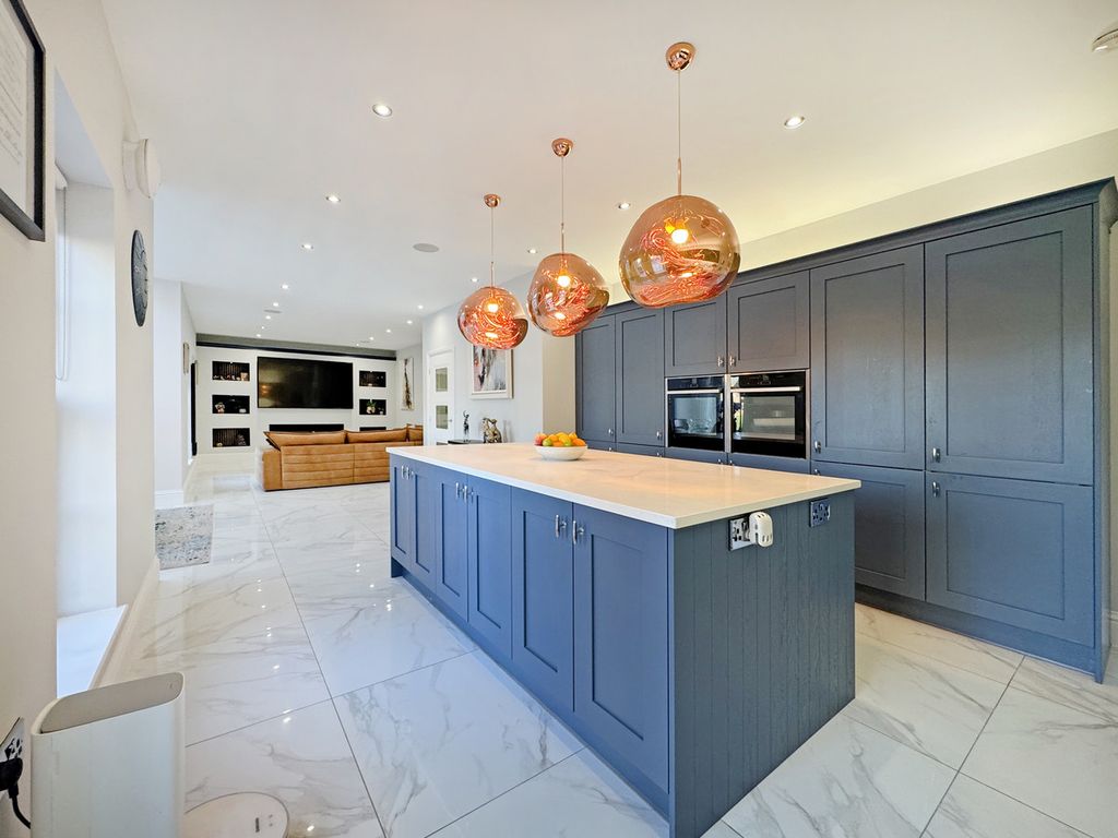 Property photo 3 of 44