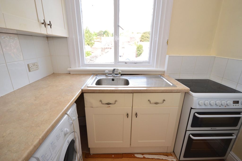 Property photo 2 of 7 Kitchen