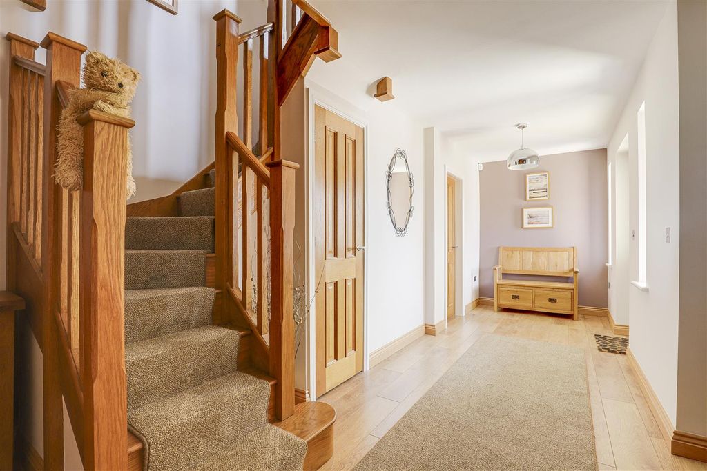 Property photo 3 of 49 9193.Jpg