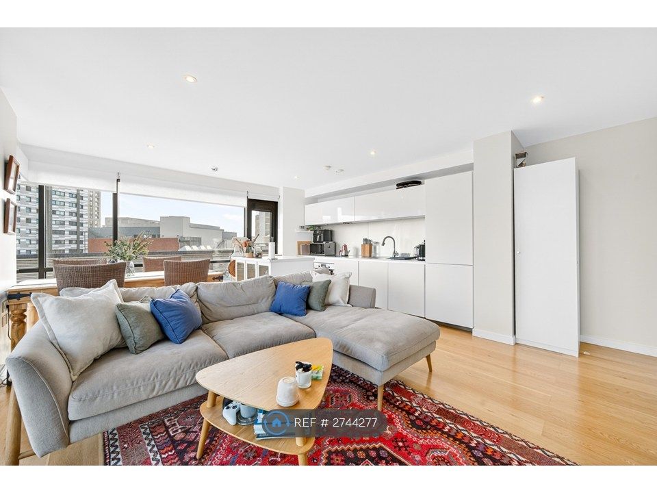 Property photo 2 of 17 Kitchen / Living