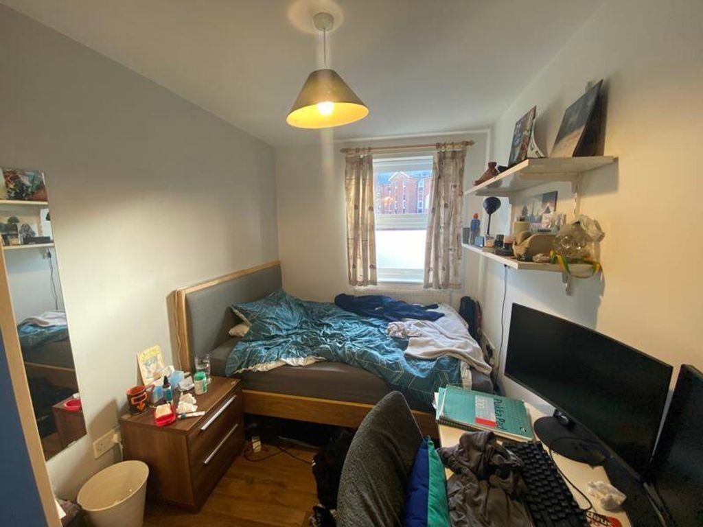 Property photo 1 of 6 A Cozy Double Bedroom With Ample Natural Light And...
