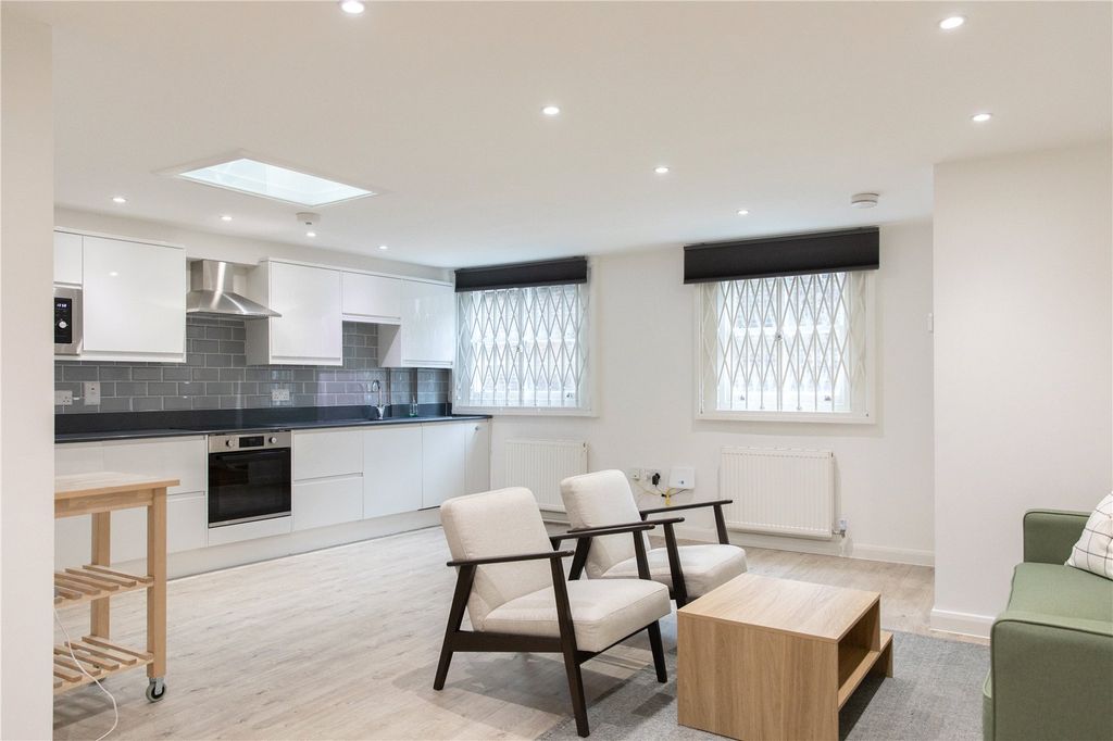 Property photo 2 of 11 Picture No. 32