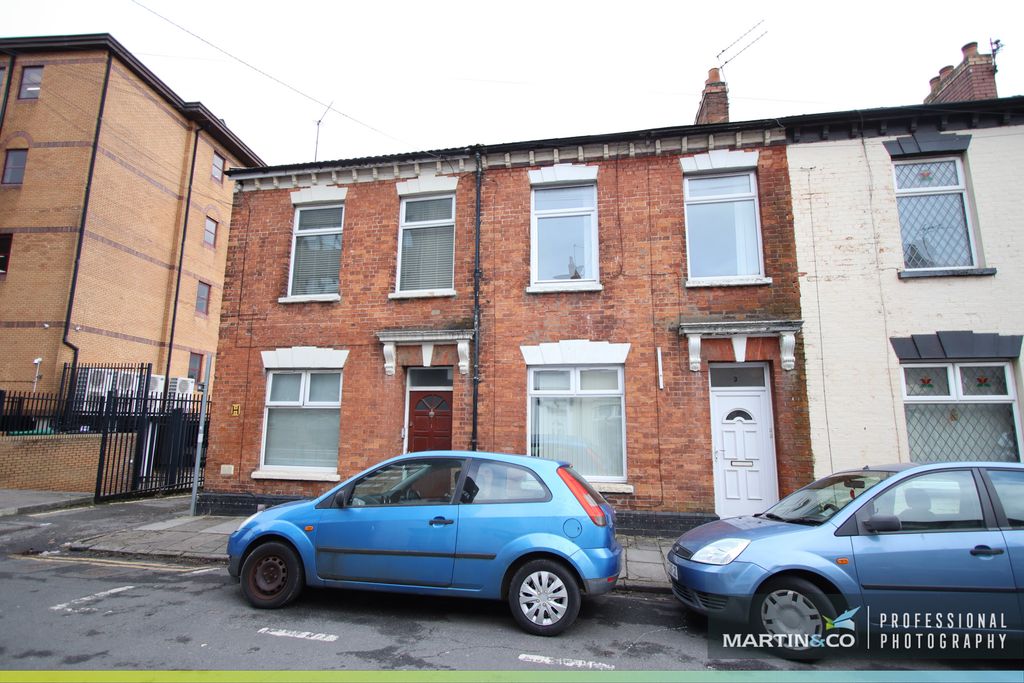 Property photo 2 of 13